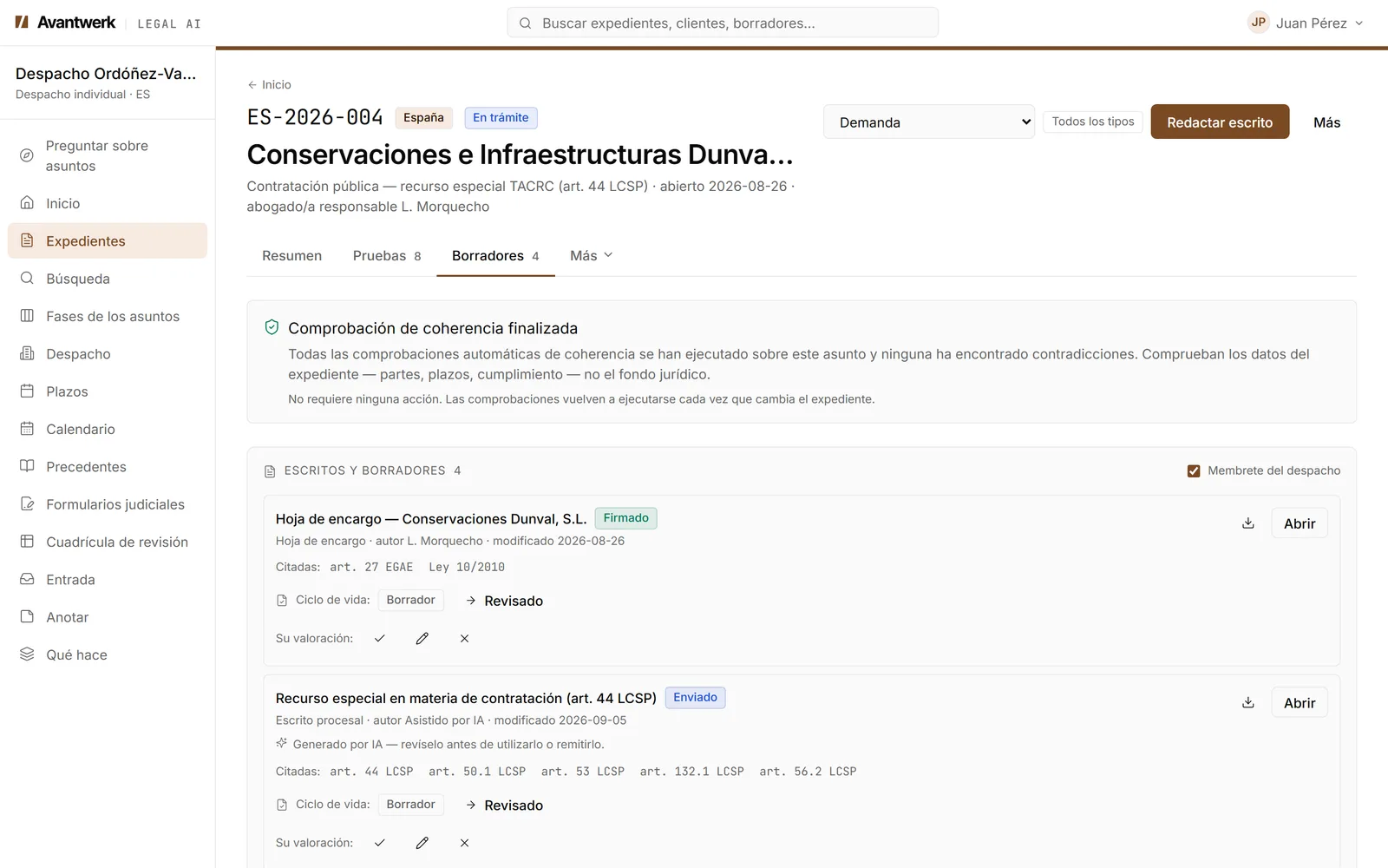 Espacio de trabajo de Avantwerk Legal AI con un expediente de contratación pública: hoja de encargo firmada, recurso especial en materia de contratación ante el TACRC con cita de la LCSP y comprobación de coherencia finalizada